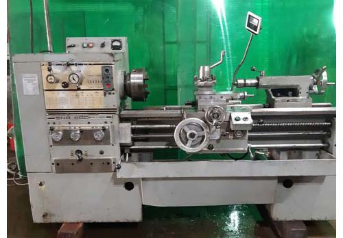 SNA 400 Загальний вигляд токарно-гвинторізного верстата Загальний вигляд універсального токарно-гвинторізного верстата SNA 400